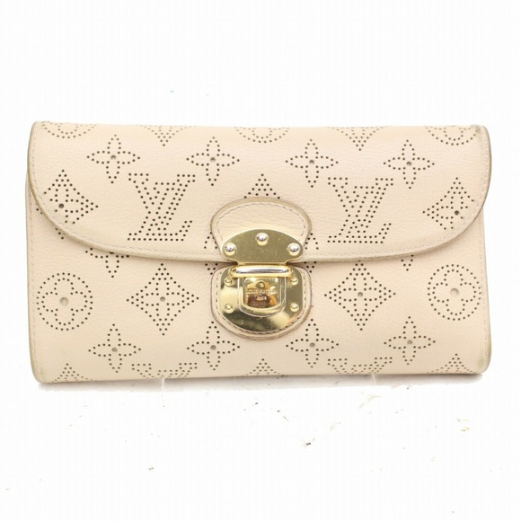 Louis Vuitton Handbags - 100% Auth Louis Vuitton Portefeuille Amelia Beiges